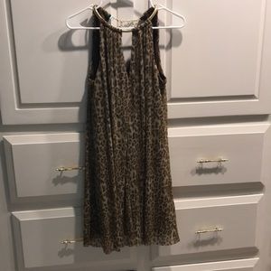 This is such a cute dress.  Love the “chain” neckline and fabric. Washed me out.